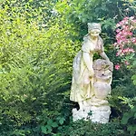 Le Domaine De Rose Lourdes